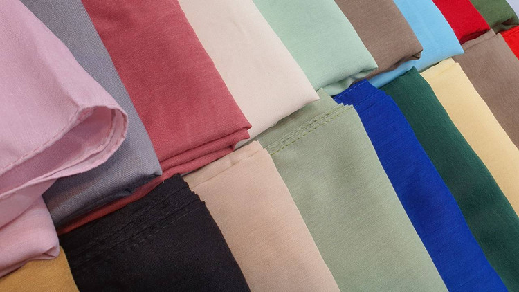 فروش عمده ی (پک 24 عددی) روسری نخی طرح ساده رنگبندی زنانه و دخترانه قواره 120 * 120 سانتی متر