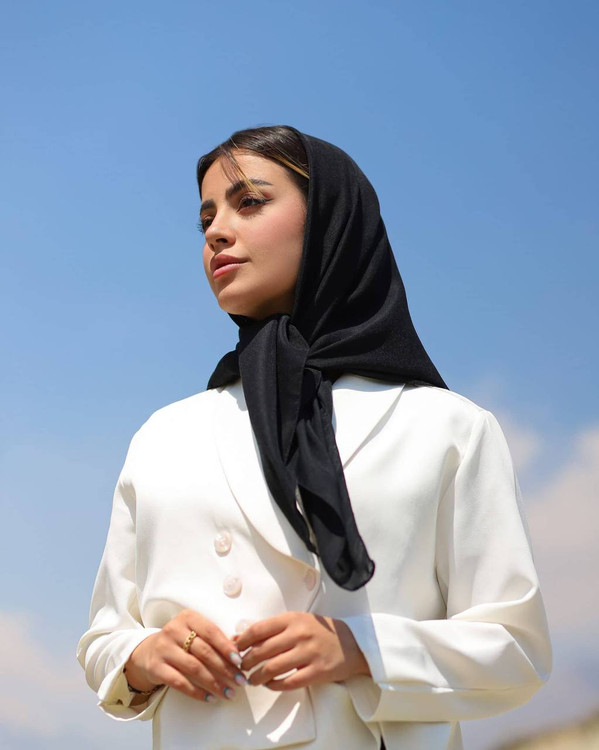 Spring-Summer Wavy Pleated Cotton Scarf with Tassels (in several colors)